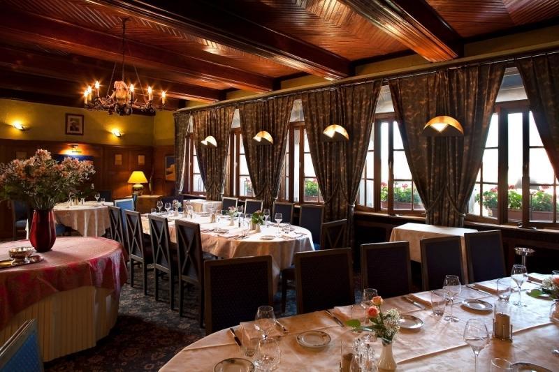 Aux Armes De France Hotel Амершвир Екстериор снимка