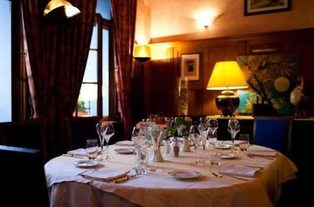 Aux Armes De France Hotel Амершвир Екстериор снимка